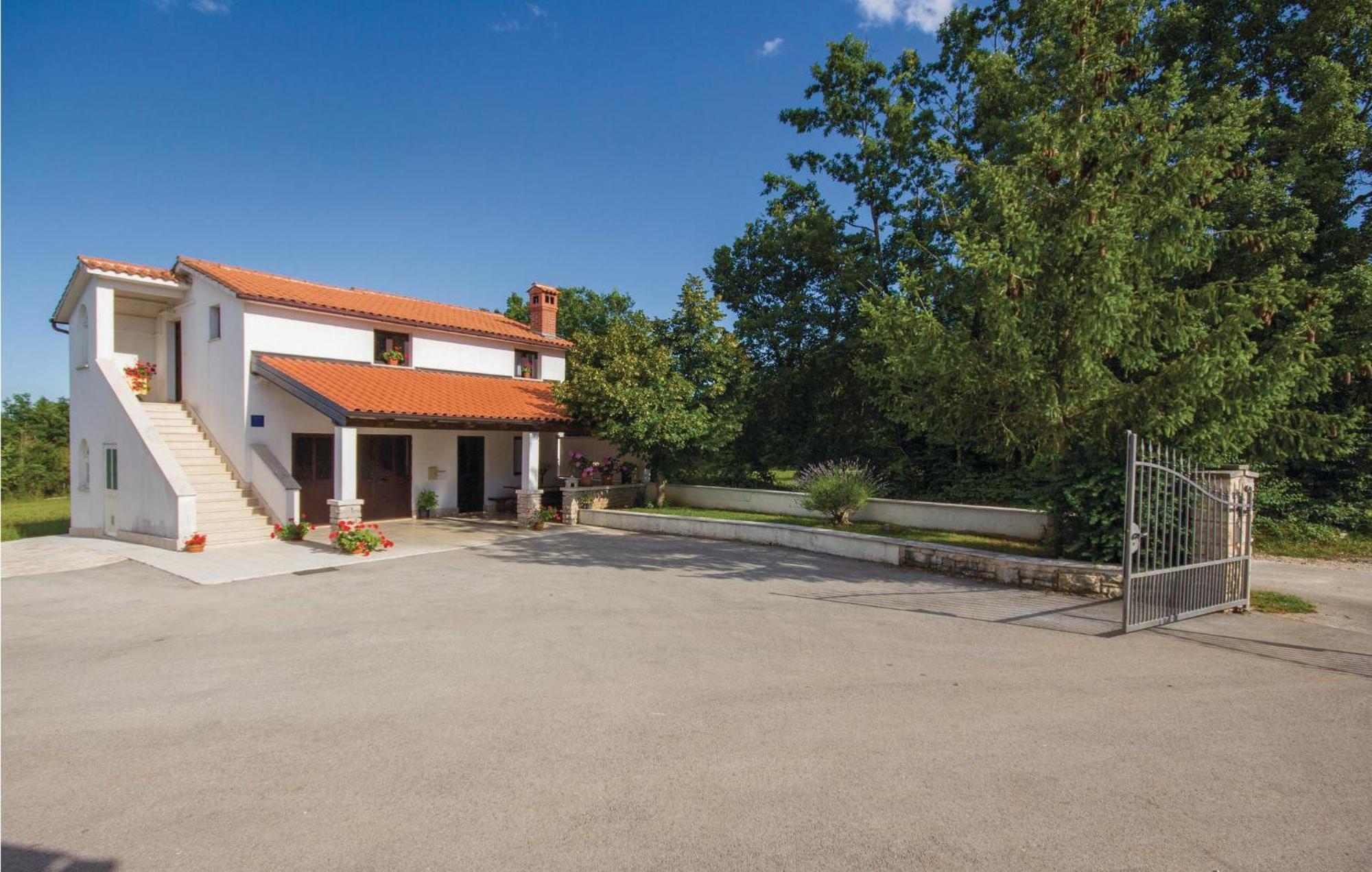 Amazing Apartment In Pazin With Wifi Katun Lindarski Extérieur photo
