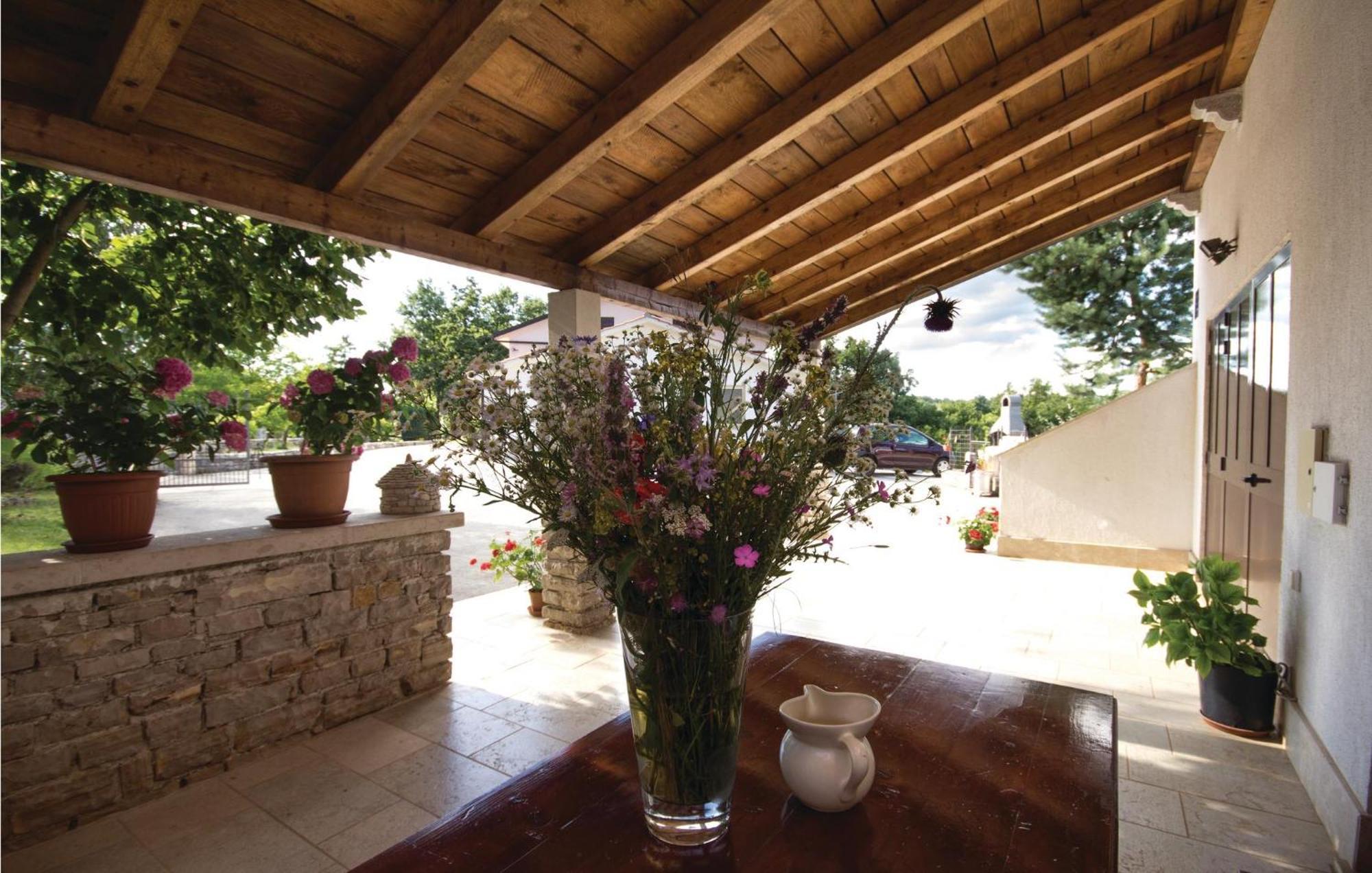 Amazing Apartment In Pazin With Wifi Katun Lindarski Extérieur photo